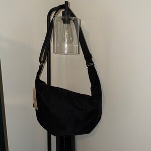 NEW 🎉 BÉIS -  Crescent Catchall Sling Bag